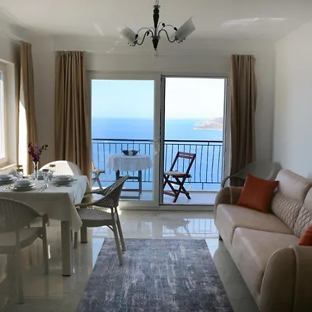 Kas Ay Isigi Suit Apart Daire Kaş