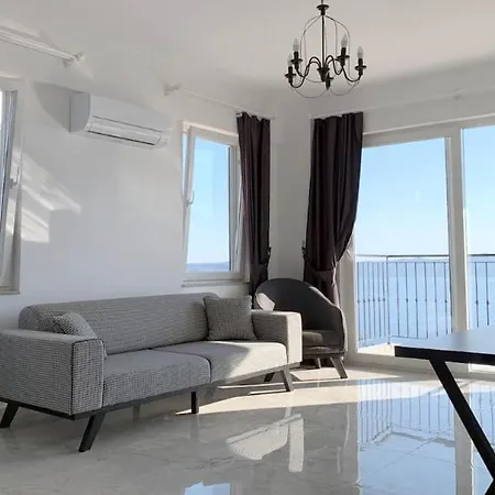 Kas Ay Isigi Suit Apart Daire Kaş